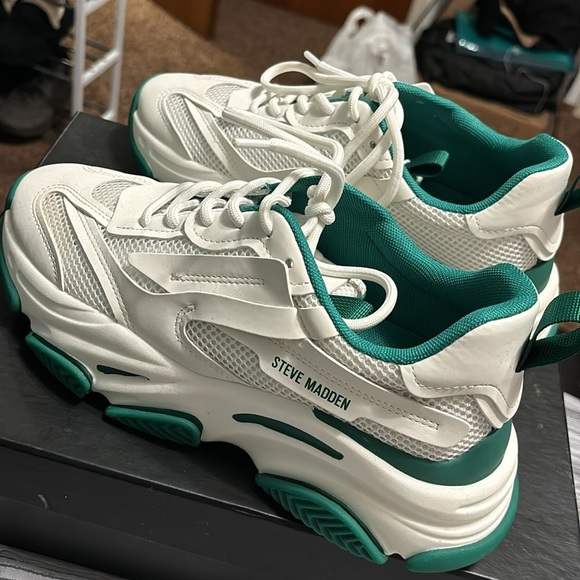 Steve Madden athletic shoes - Picture 3 of 5